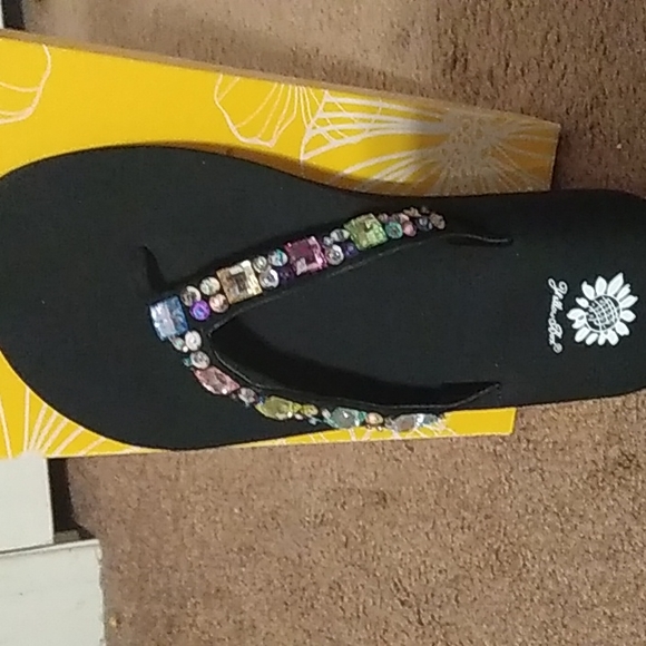 FLIP FLOPS - Picture 4 of 4
